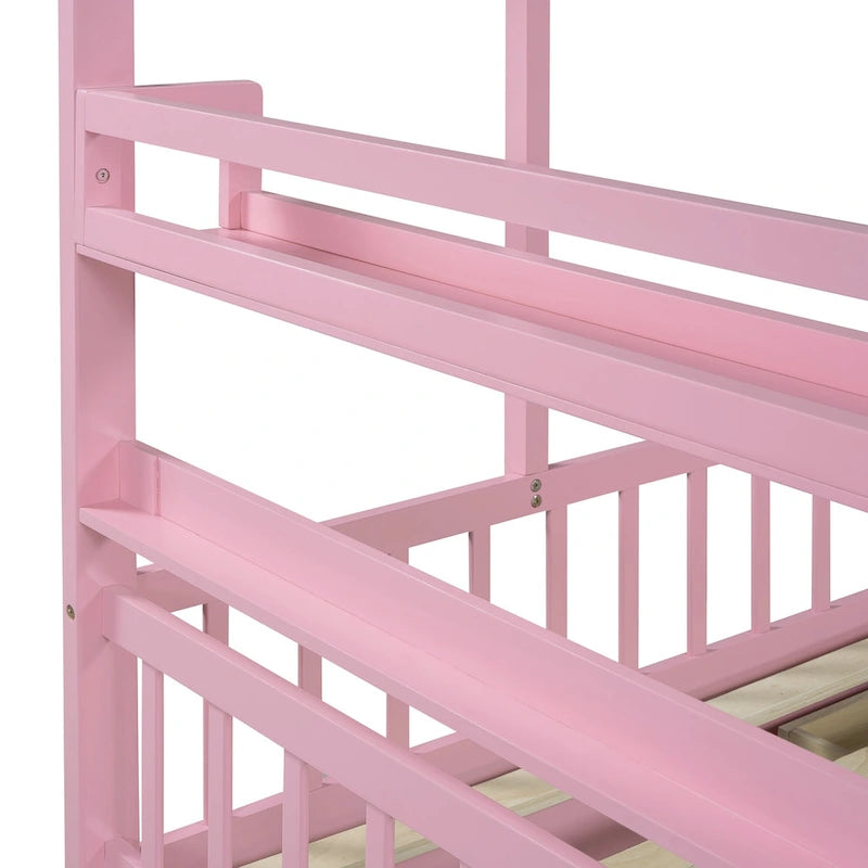 Lit plateforme en bois en forme de maison avec tiroirs et étagère