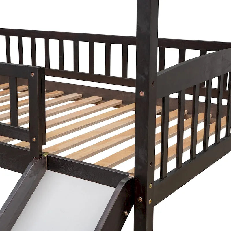 Lit mezzanine double avec toboggan et garde-corps